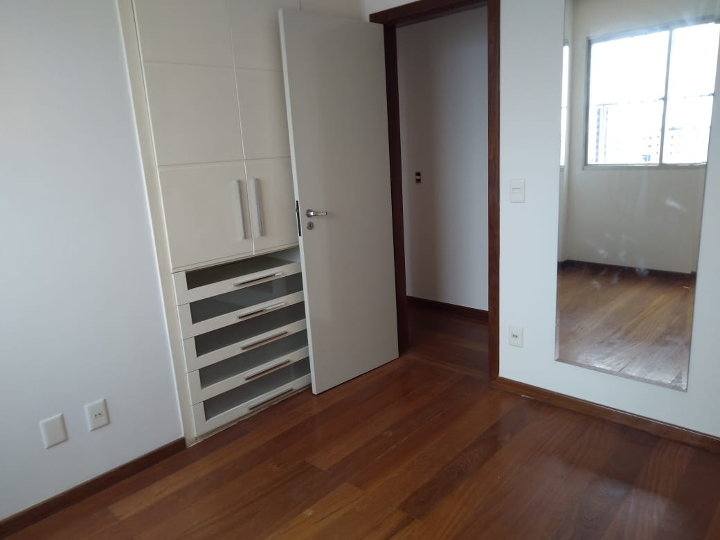 Apartamento à venda com 4 quartos, 140m² - Foto 11