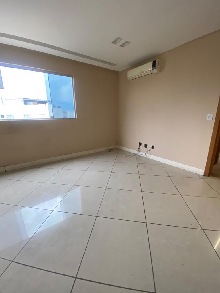 Apartamento à venda com 3 quartos, 75m² - Foto 4