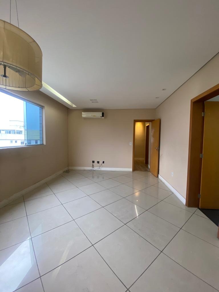 Apartamento à venda com 3 quartos, 75m² - Foto 2