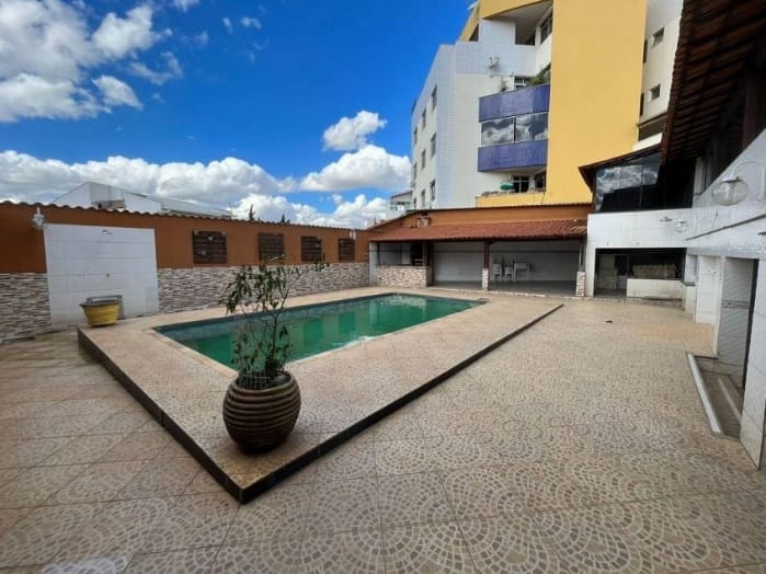 Casa à venda com 4 quartos, 680m² - Foto 18