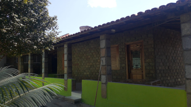 Casa à venda com 3 quartos, 320m² - Foto 1