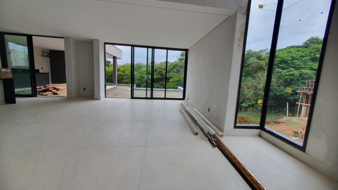 Casa de Condomínio à venda com 4 quartos, 363m² - Foto 2