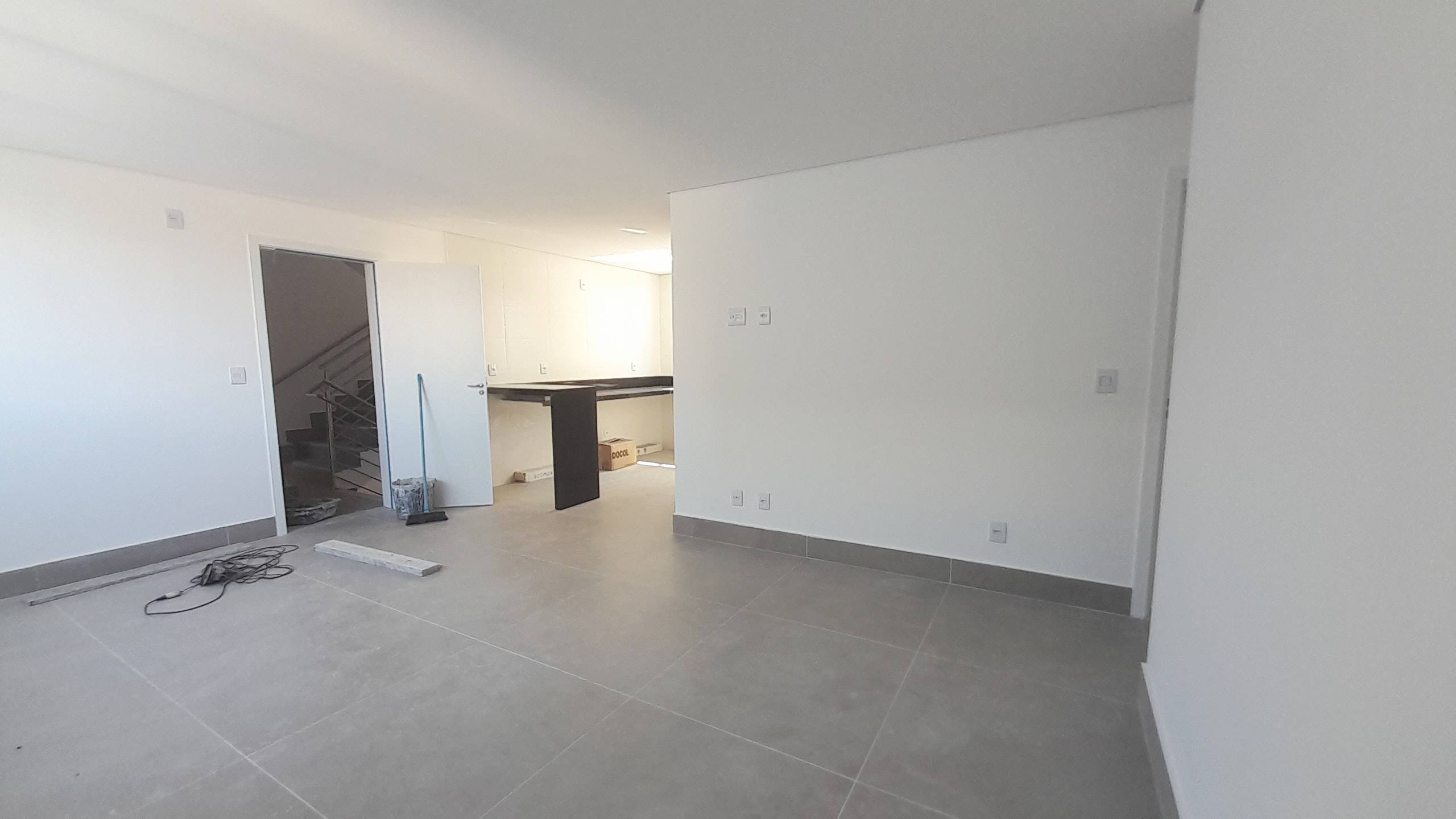 Apartamento à venda com 3 quartos, 76m² - Foto 2