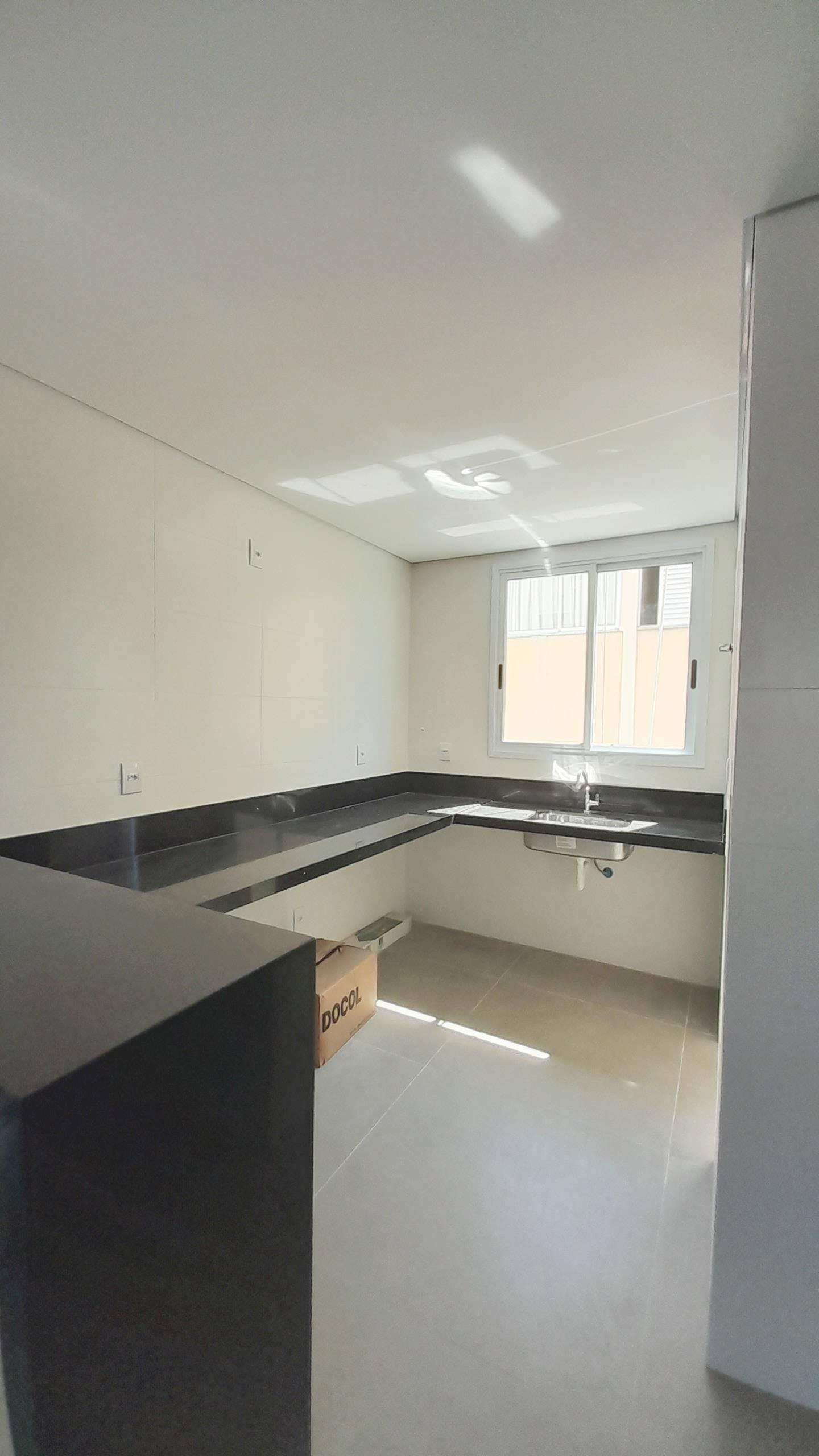 Apartamento à venda com 3 quartos, 76m² - Foto 4