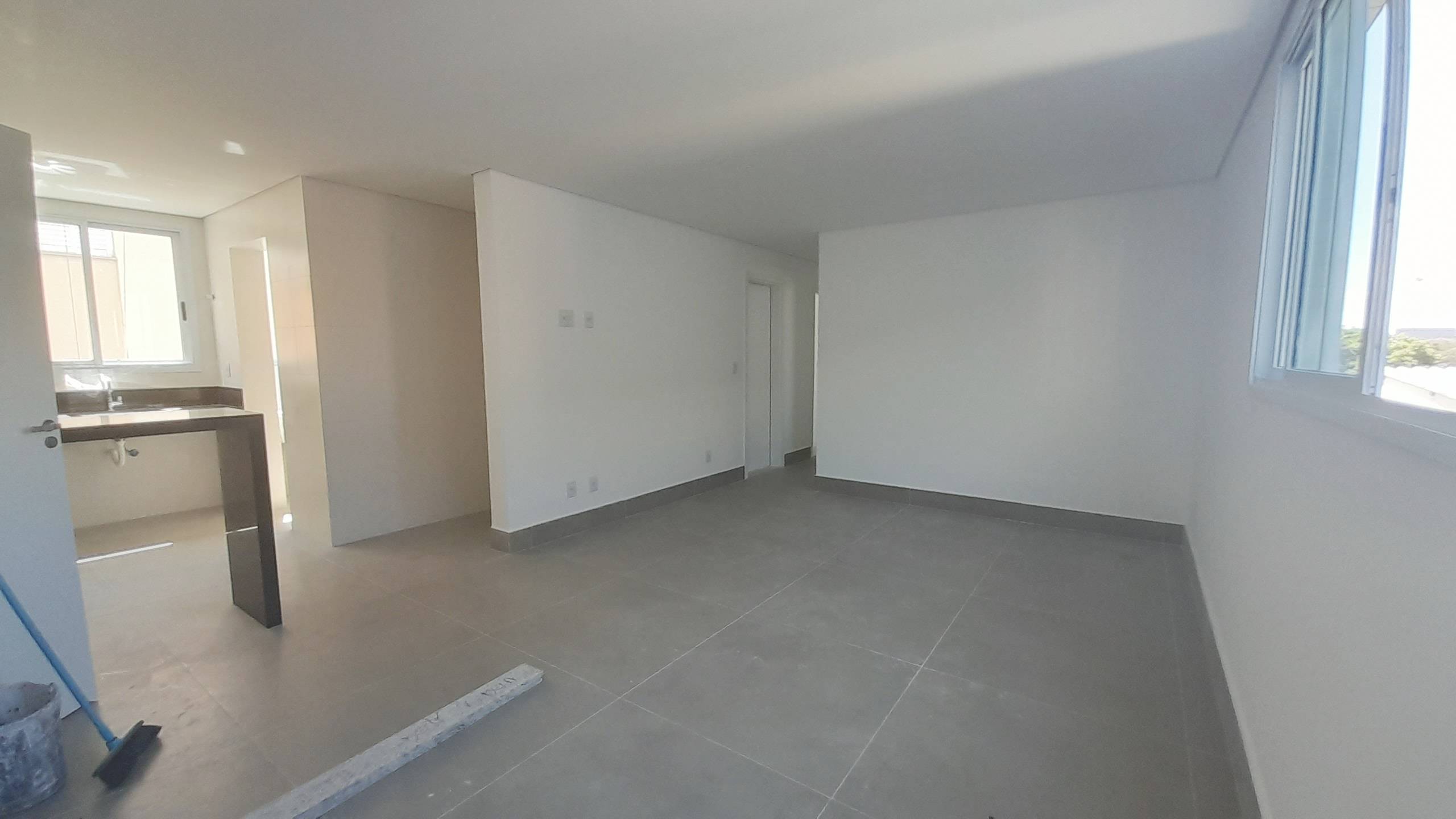 Apartamento à venda com 3 quartos, 76m² - Foto 1