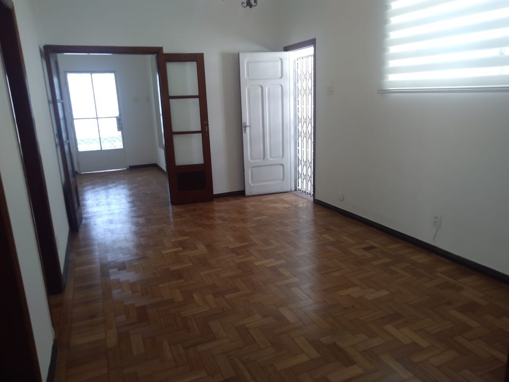 Casa à venda com 4 quartos, 300m² - Foto 1