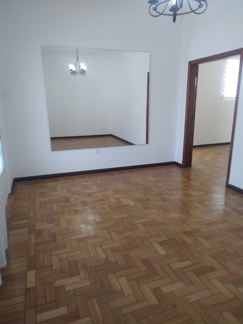 Casa à venda com 4 quartos, 300m² - Foto 2