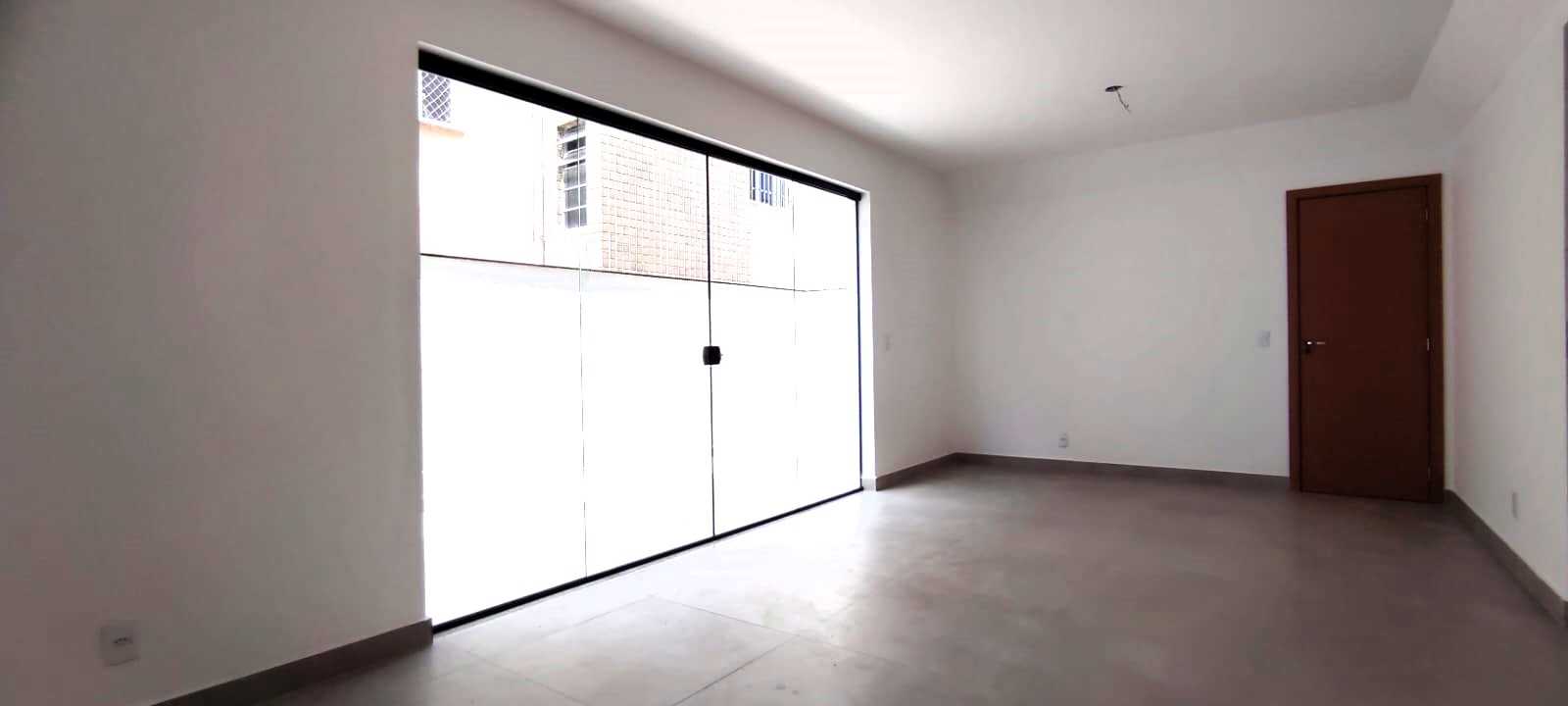 Apartamento à venda com 3 quartos, 44m² - Foto 1