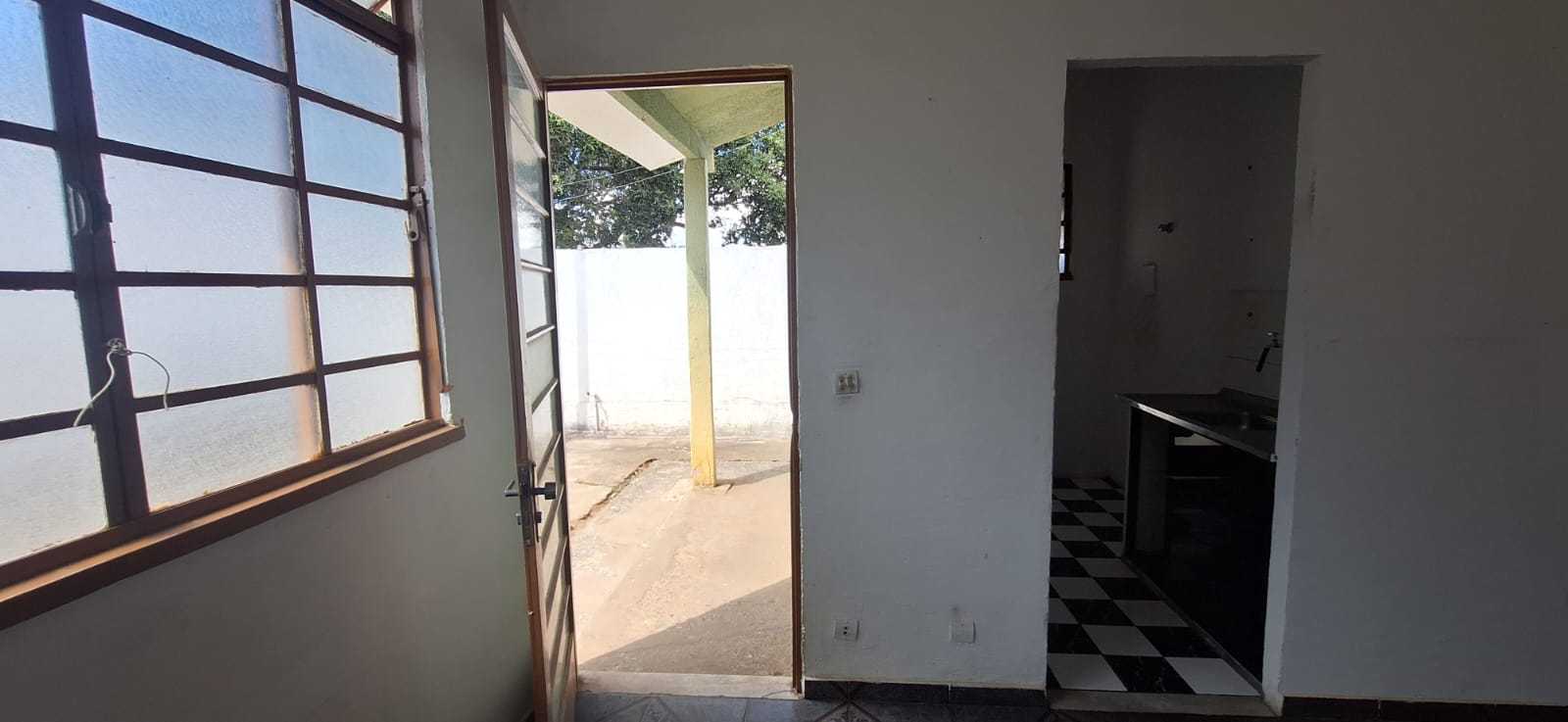 Casa à venda com 2 quartos, 200m² - Foto 3