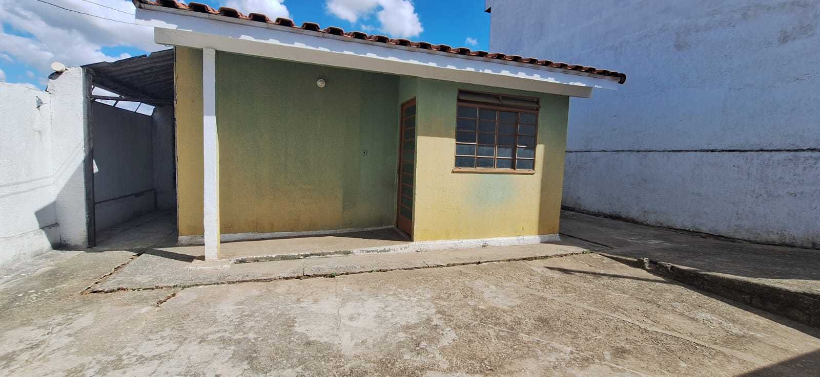 Casa à venda com 2 quartos, 200m² - Foto 1