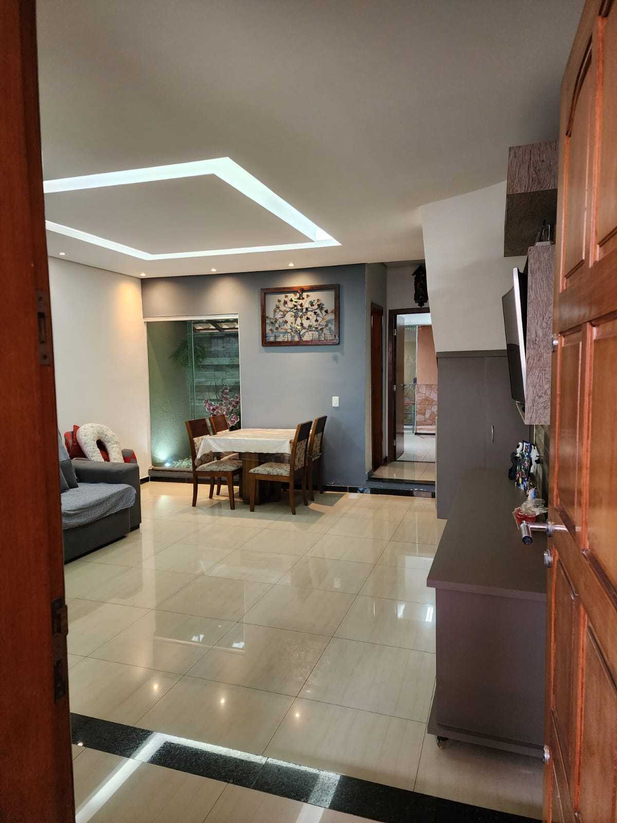 Casa à venda com 3 quartos, 140m² - Foto 1