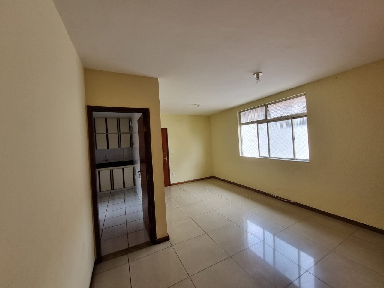 Apartamento à venda com 3 quartos, 85m² - Foto 2