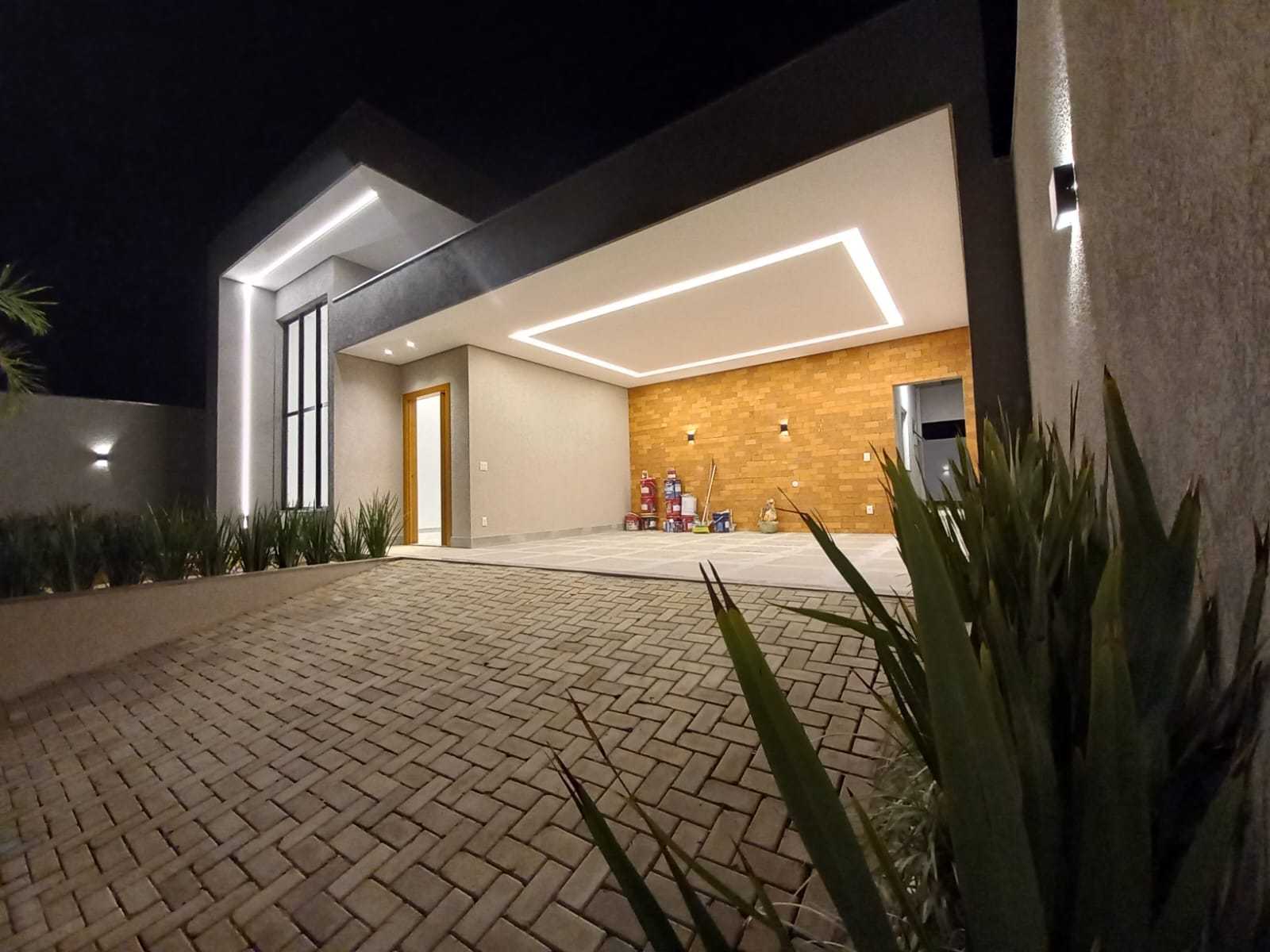 Casa à venda com 4 quartos, 180m² - Foto 2