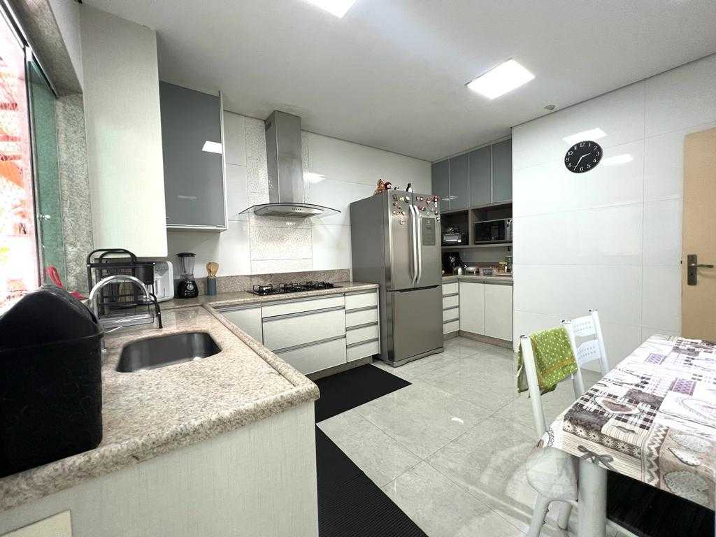 Casa à venda com 4 quartos, 279m² - Foto 15