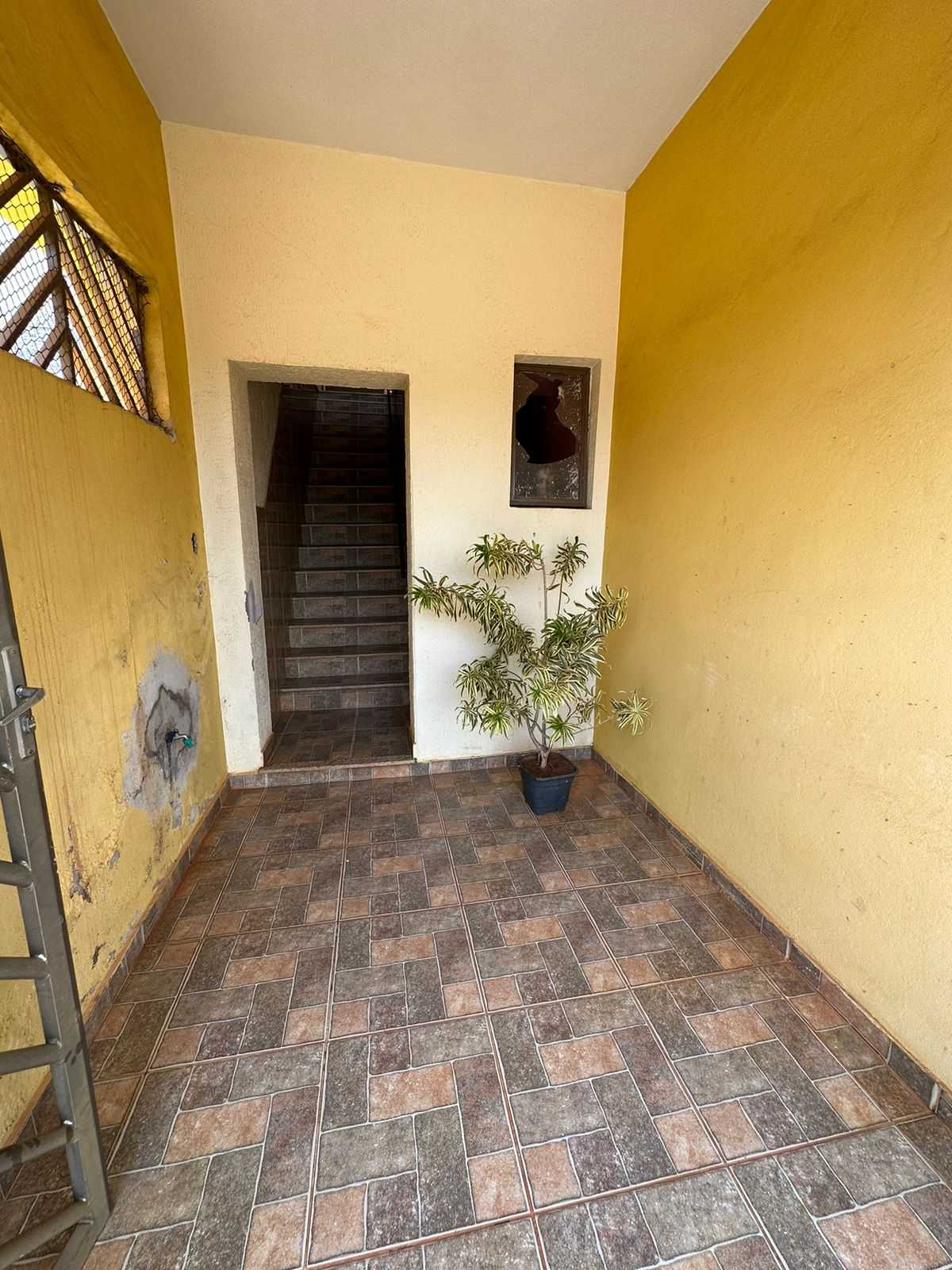 Casa à venda com 3 quartos, 258m² - Foto 2