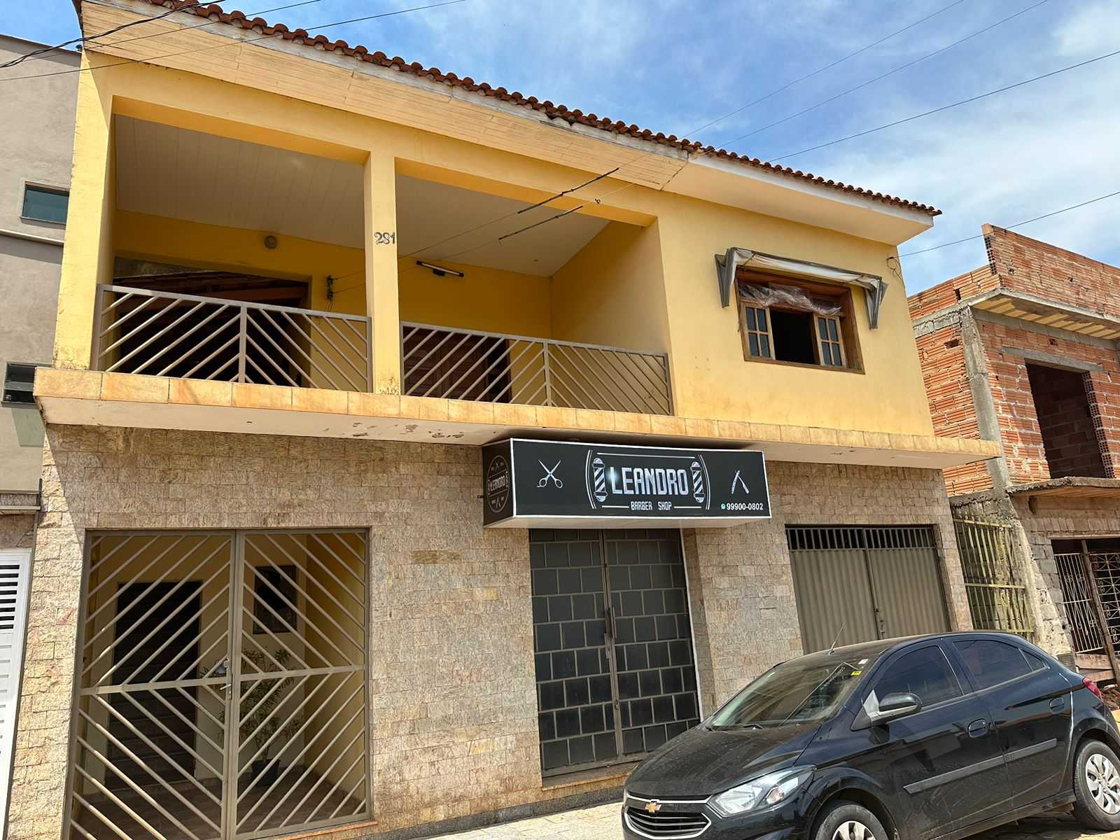 Casa à venda com 3 quartos, 258m² - Foto 1