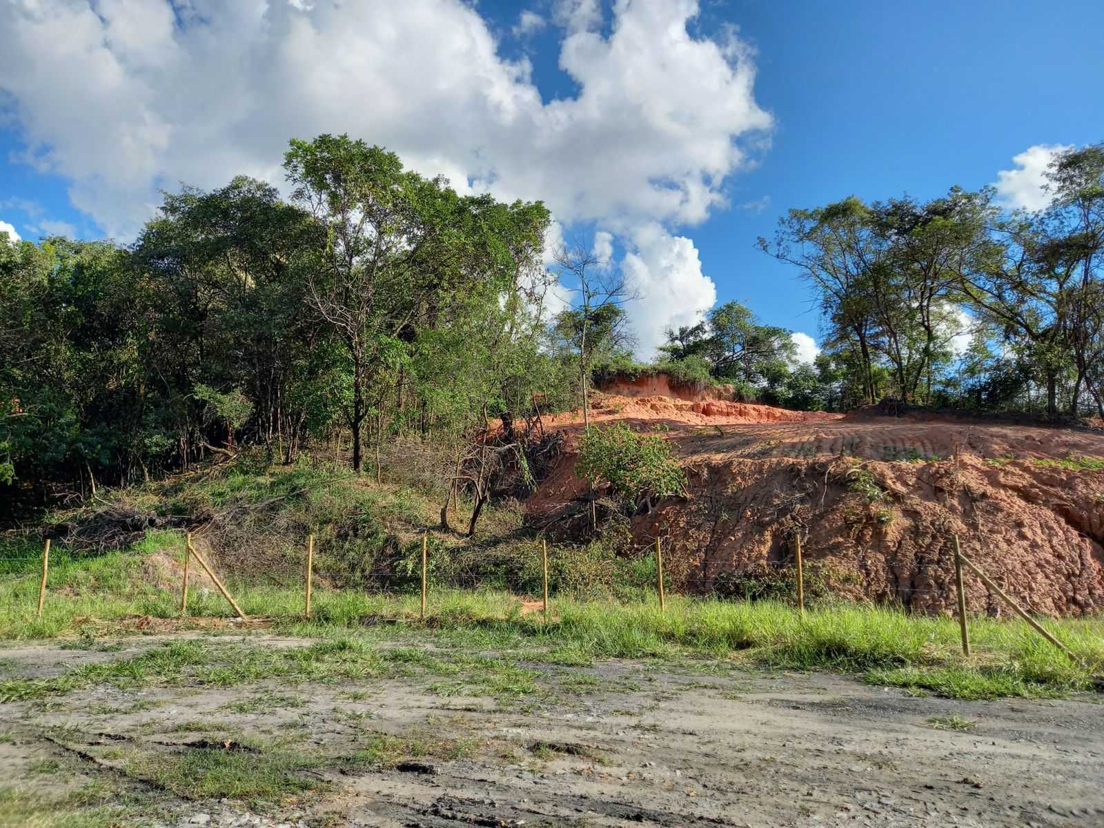 Terreno à venda, 675m² - Foto 1