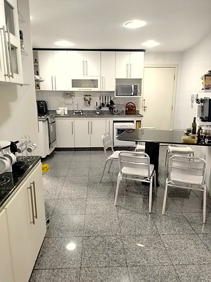 Apartamento à venda com 4 quartos, 196m² - Foto 6