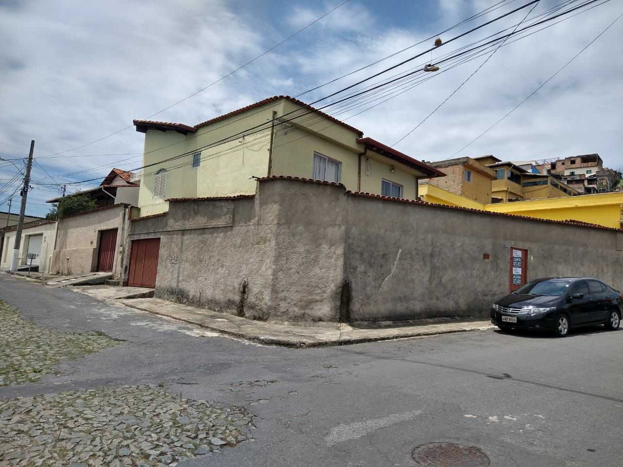 Casa à venda com 3 quartos, 210m² - Foto 1