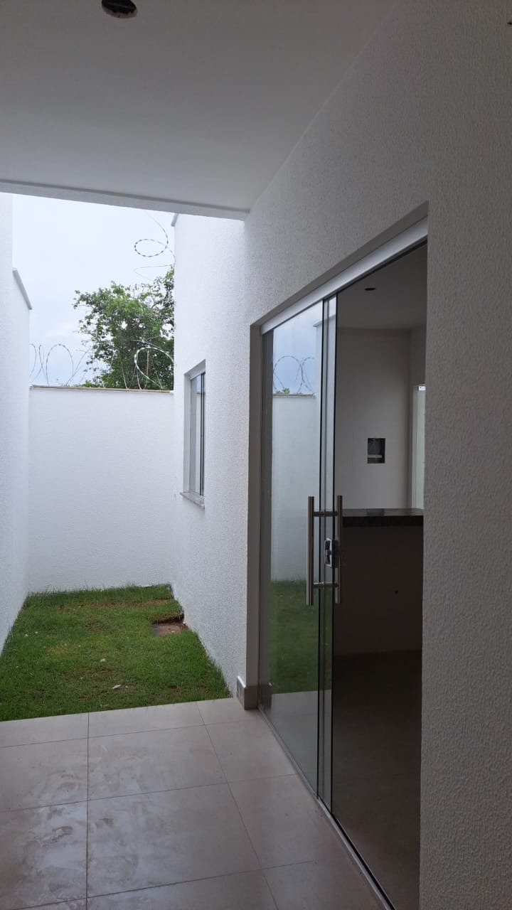 Casa à venda com 3 quartos, 66m² - Foto 1