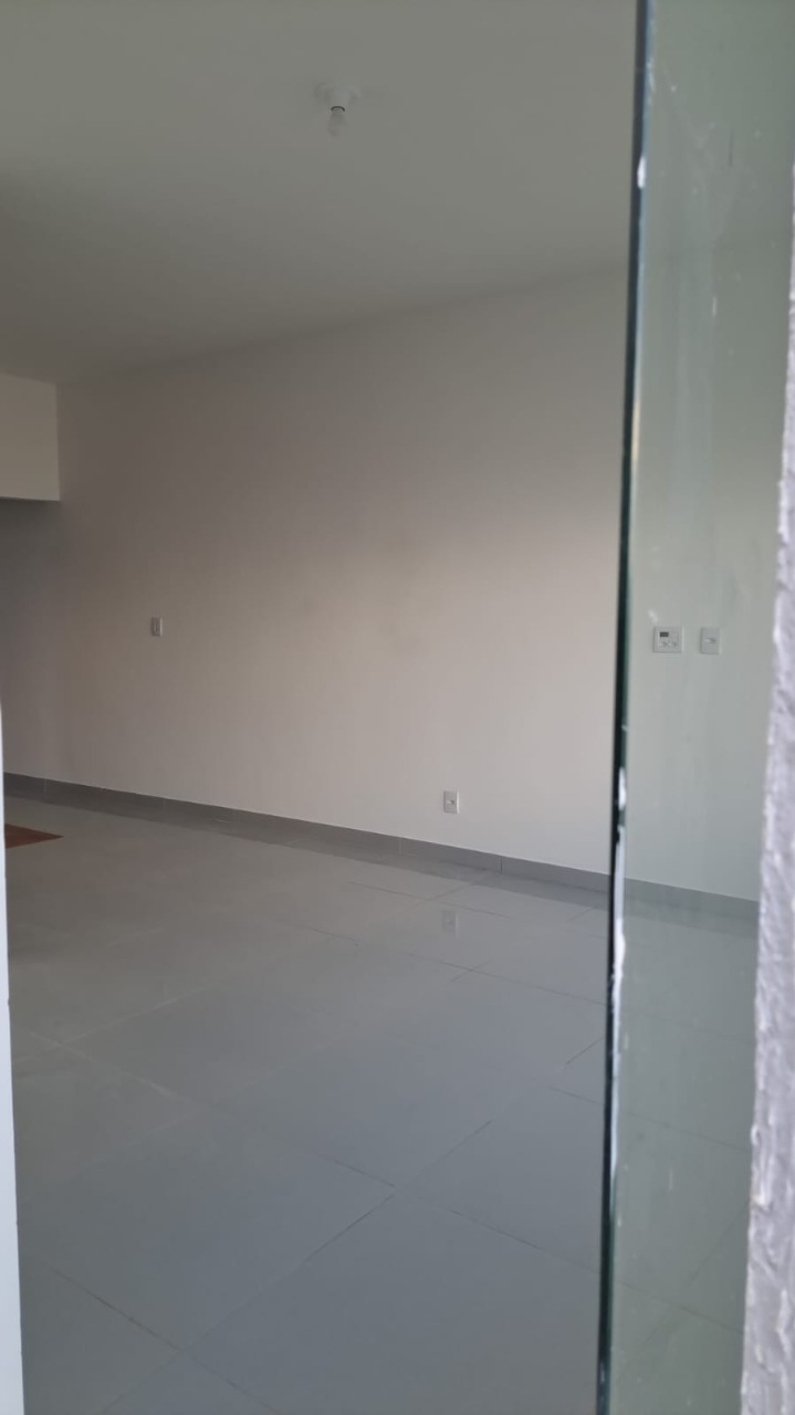 Casa à venda com 2 quartos, 70m² - Foto 4