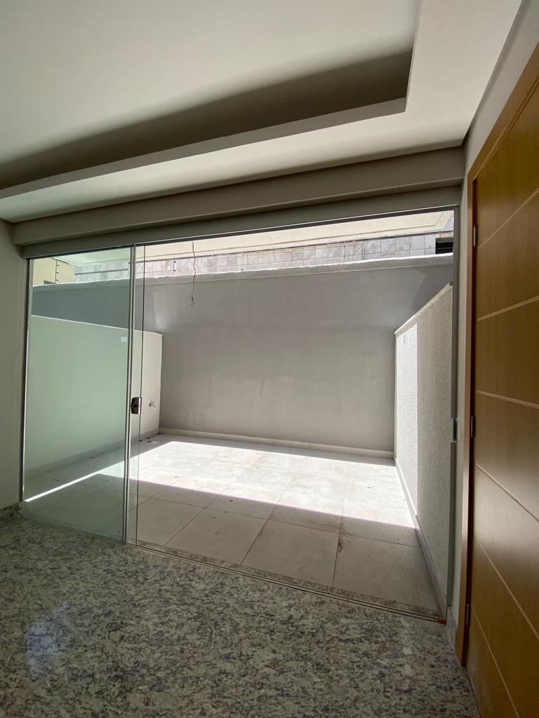 Apartamento à venda com 2 quartos, 66m² - Foto 3