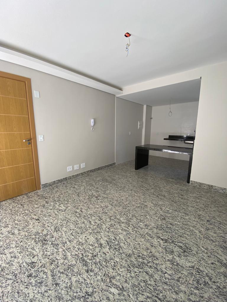 Apartamento à venda com 2 quartos, 66m² - Foto 1