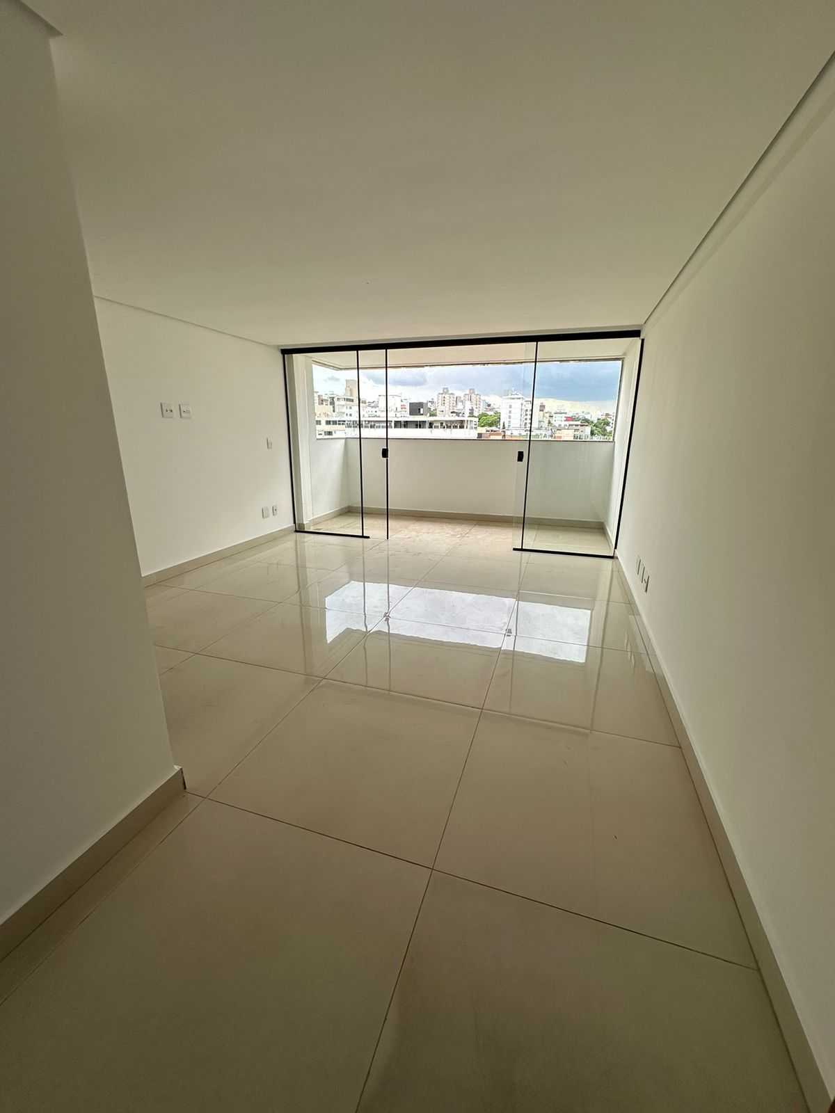 Apartamento à venda com 3 quartos, 92m² - Foto 2