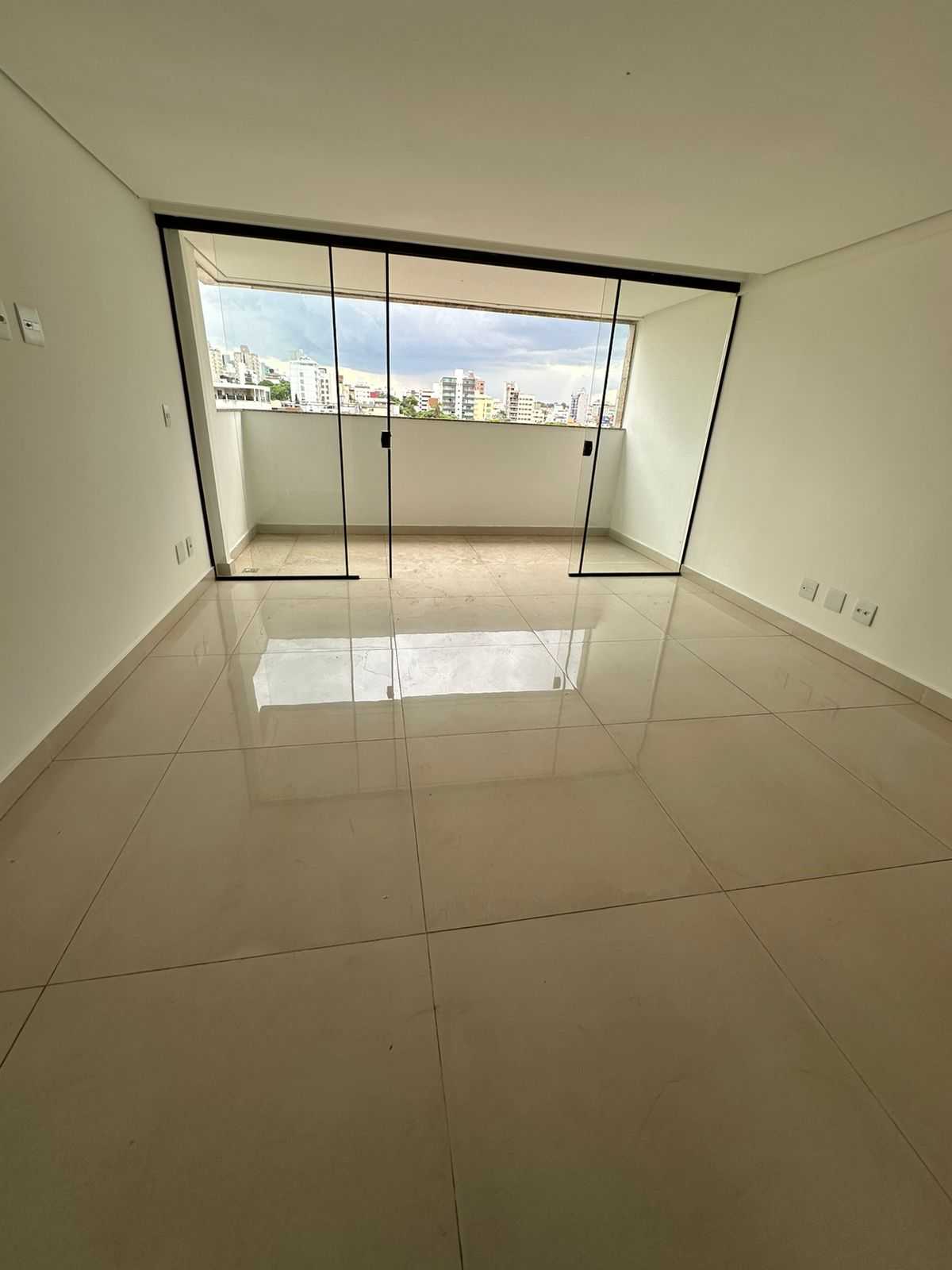 Apartamento à venda com 3 quartos, 92m² - Foto 1