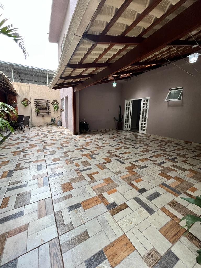 Casa à venda com 3 quartos, 400m² - Foto 1