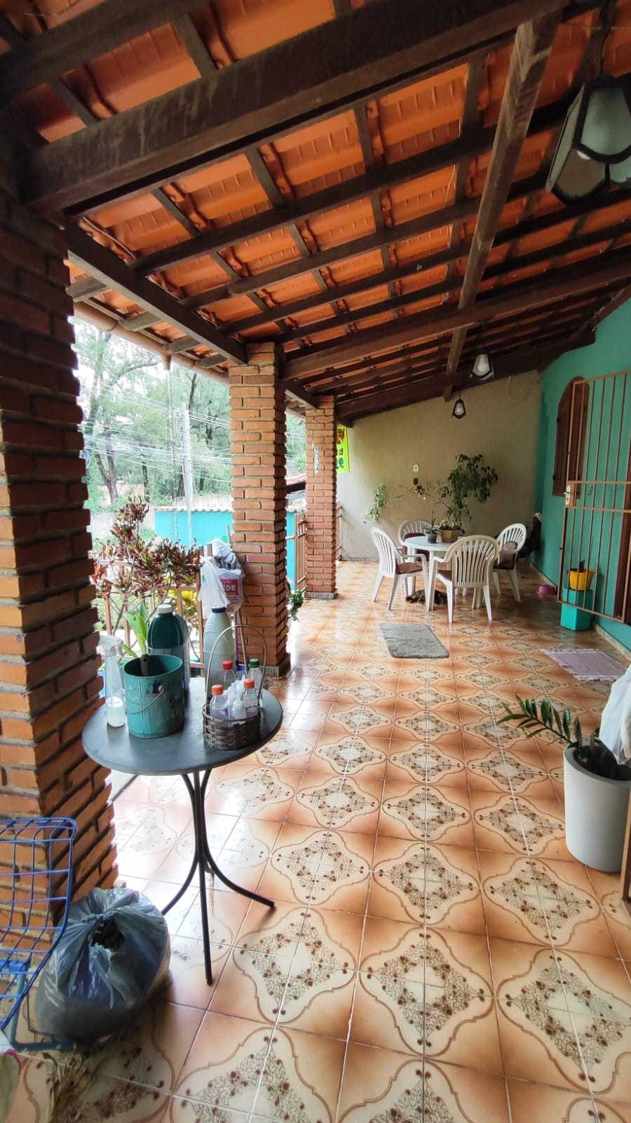 Casa à venda com 4 quartos, 160m² - Foto 2