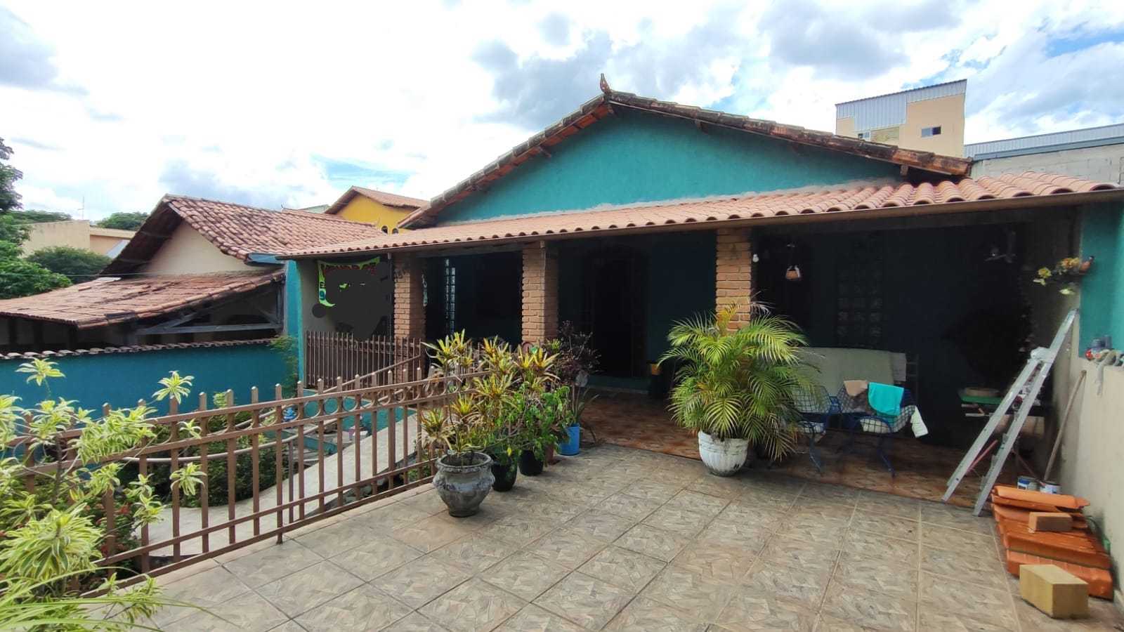 Casa à venda com 4 quartos, 160m² - Foto 1