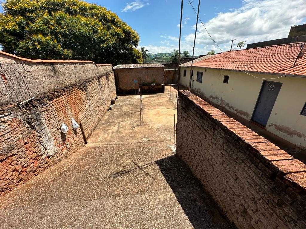 Casa à venda com 2 quartos, 240m² - Foto 3