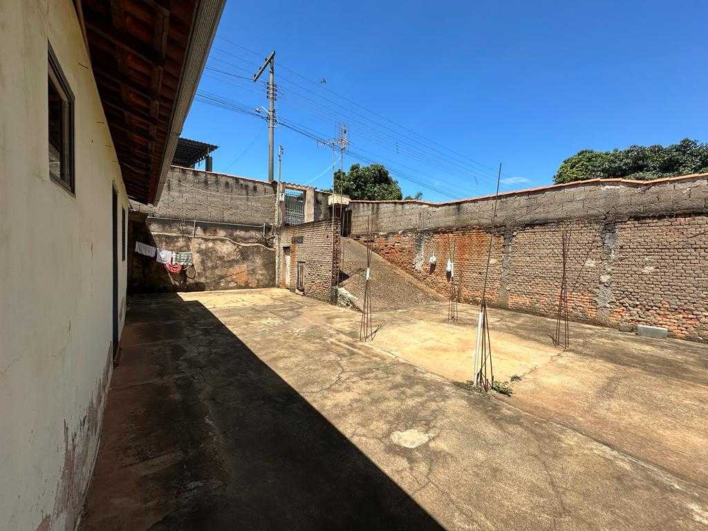 Casa à venda com 2 quartos, 240m² - Foto 7