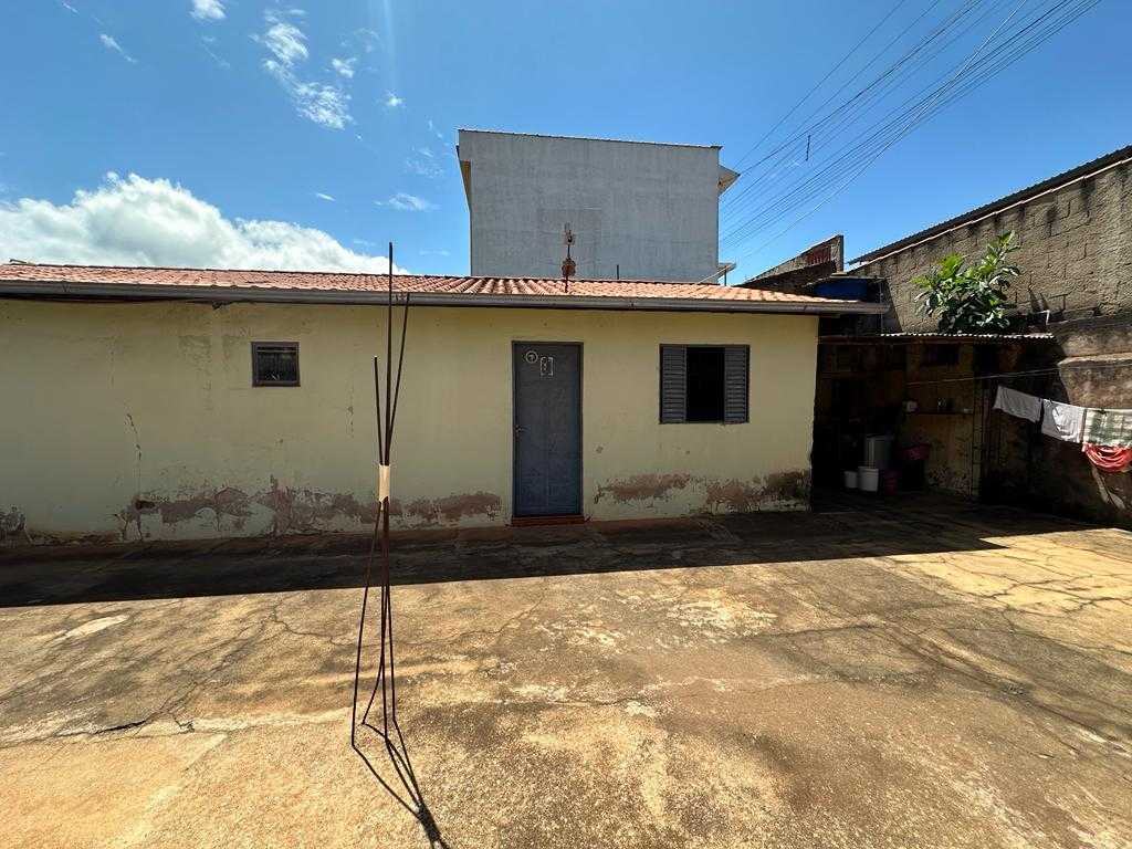 Casa à venda com 2 quartos, 240m² - Foto 4