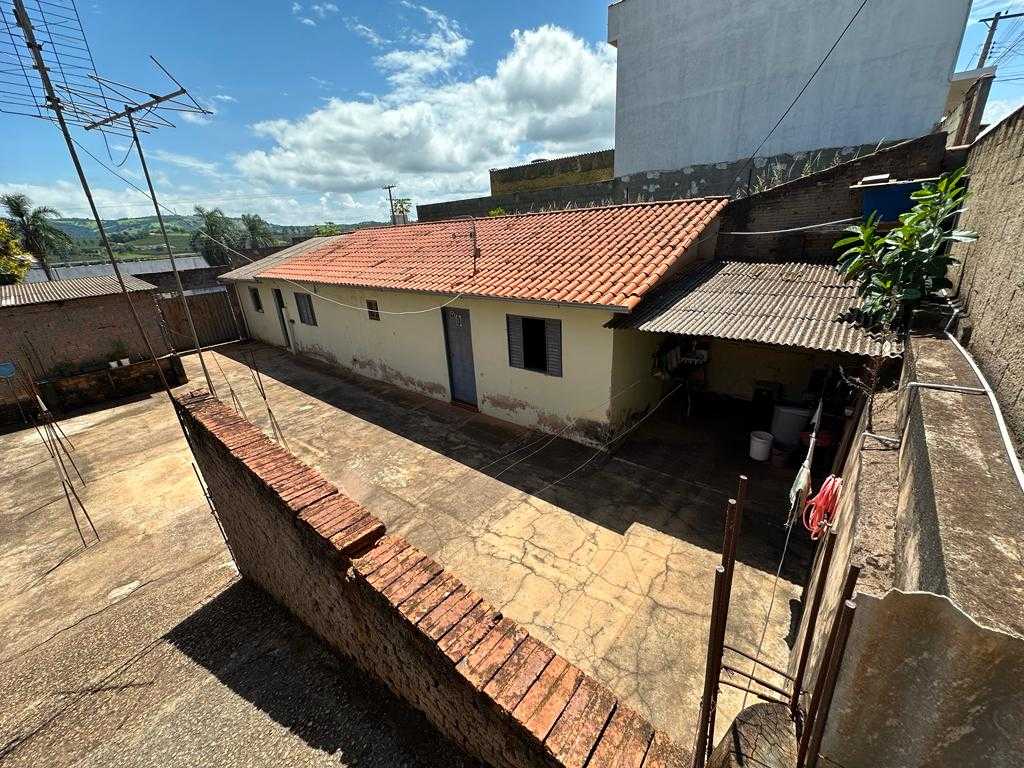 Casa à venda com 2 quartos, 240m² - Foto 2