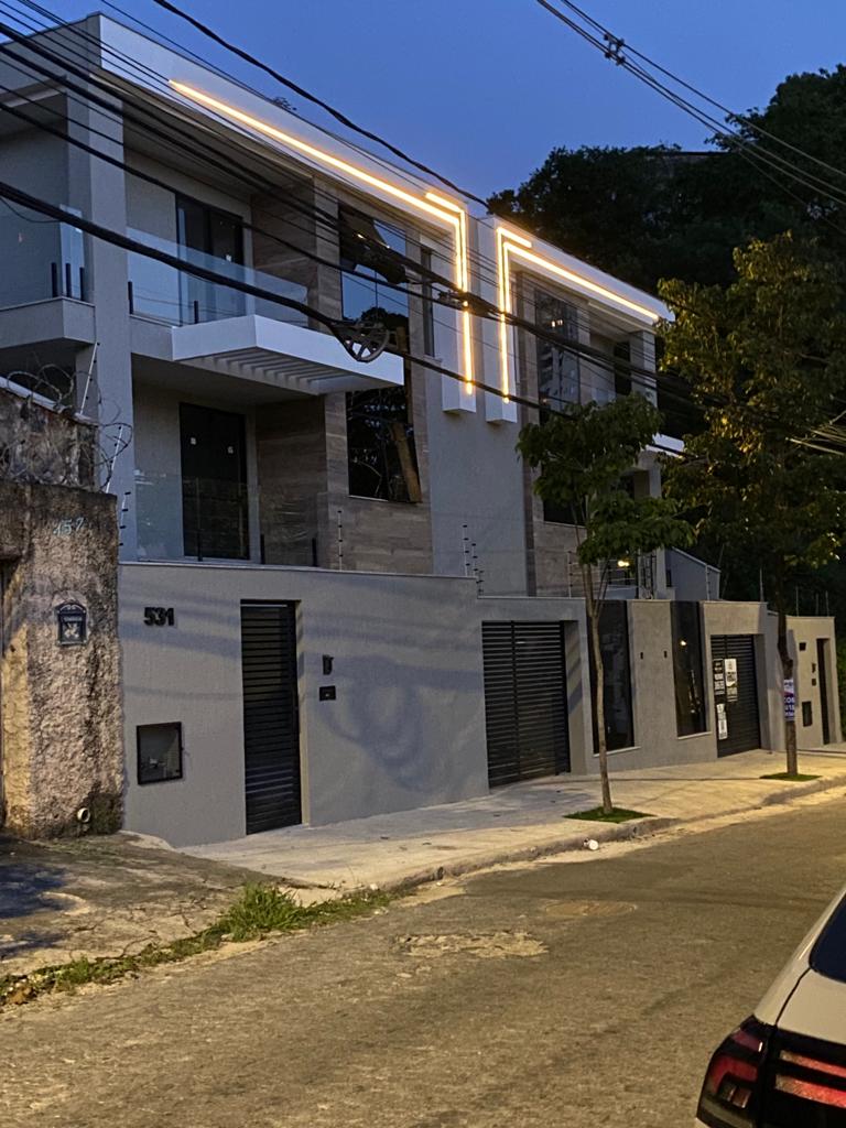 Casa de Condomínio à venda com 5 quartos, 268m² - Foto 1