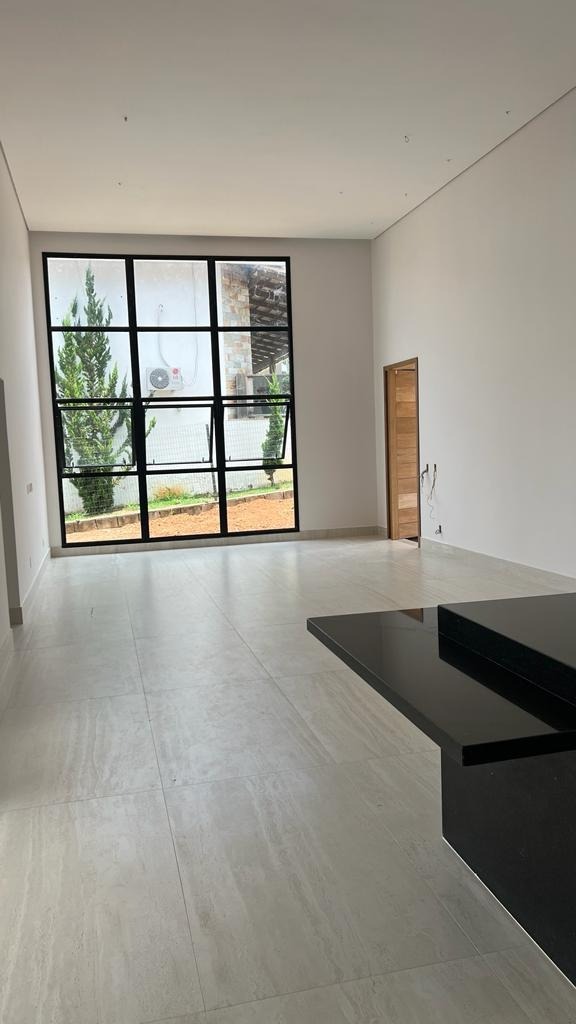 Casa à venda com 4 quartos, 291m² - Foto 4