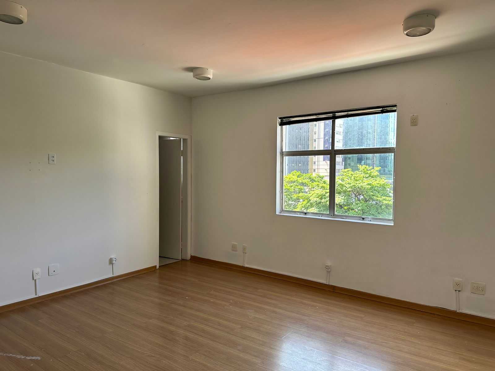 Conjunto Comercial-Sala para alugar com 1 quarto, 30m² - Foto 8