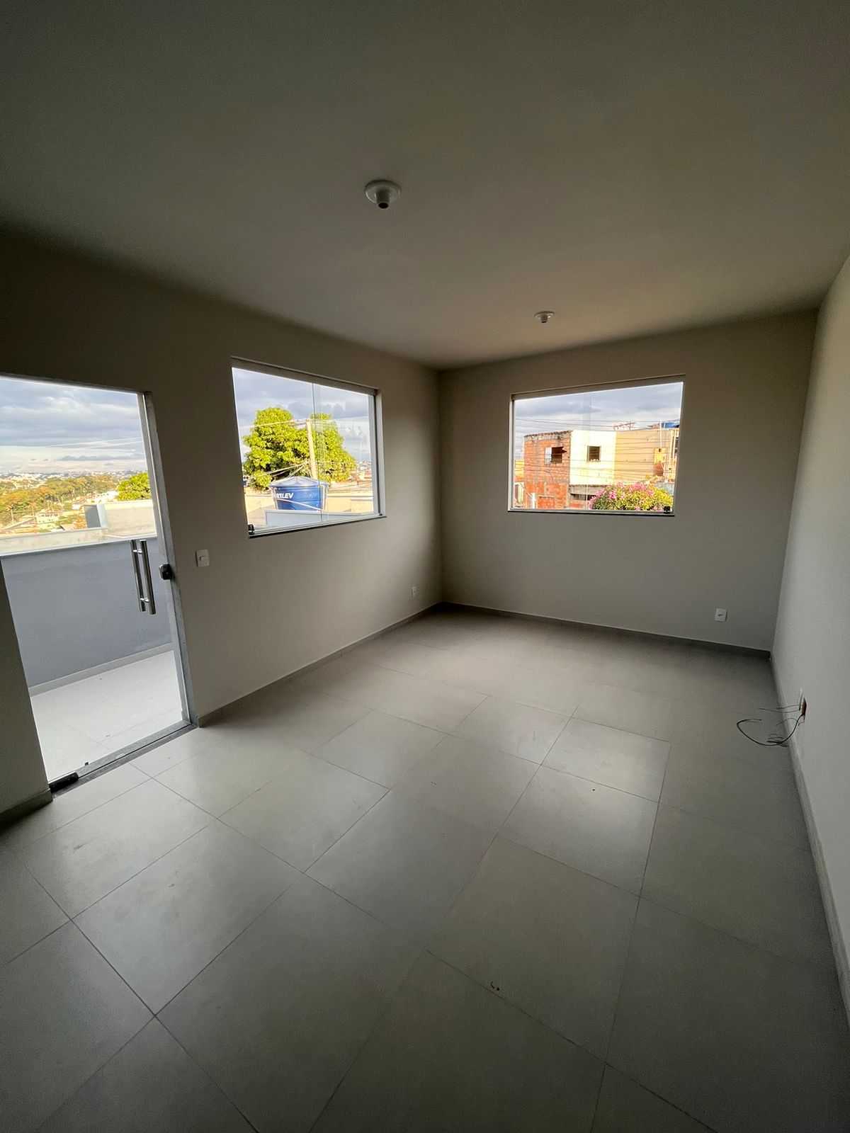 Casa à venda com 2 quartos, 59m² - Foto 4