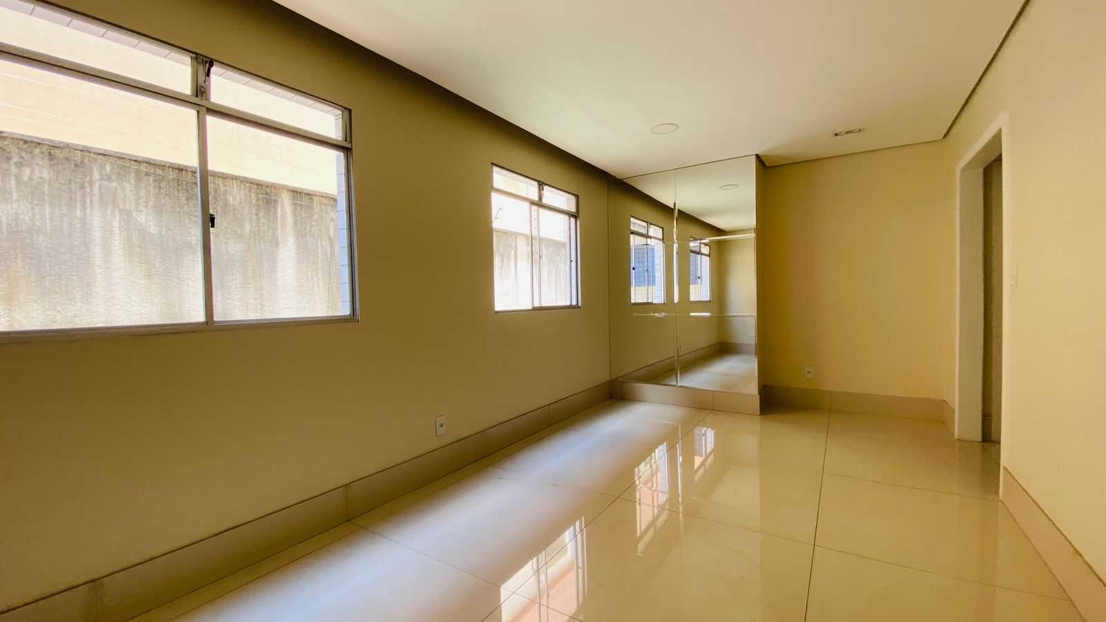 Apartamento à venda com 3 quartos, 140m² - Foto 2