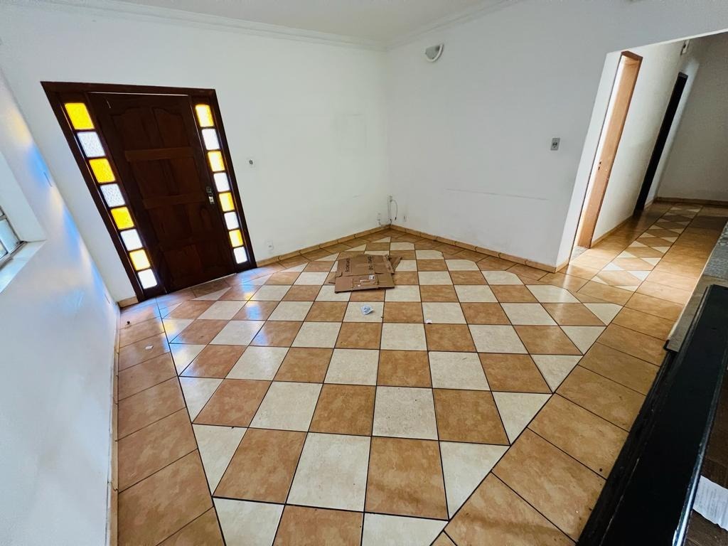 Casa à venda com 3 quartos, 360m² - Foto 2