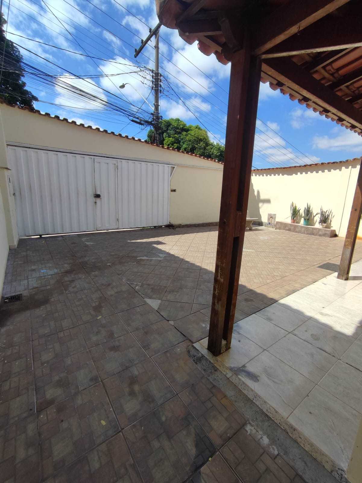 Casa à venda com 4 quartos, 380m² - Foto 2