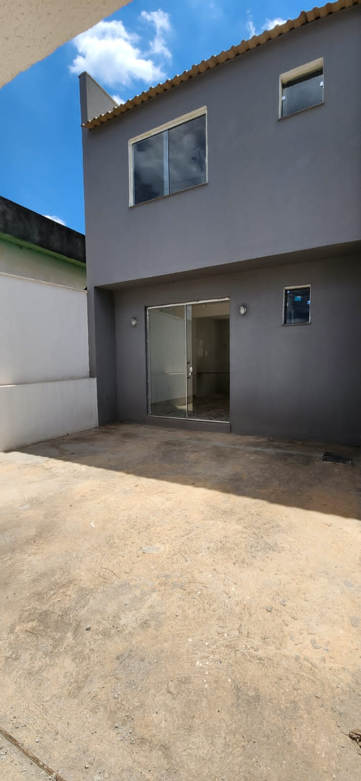 Casa à venda com 2 quartos, 70m² - Foto 3