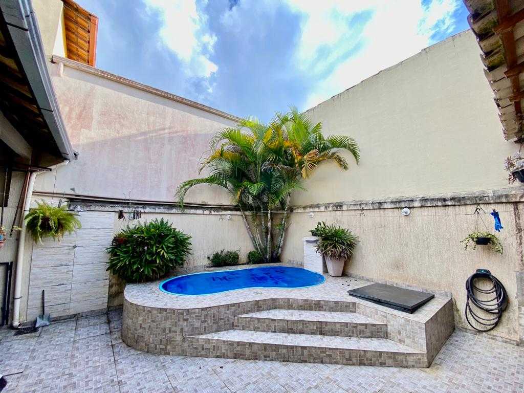 Casa à venda com 3 quartos, 208m² - Foto 1