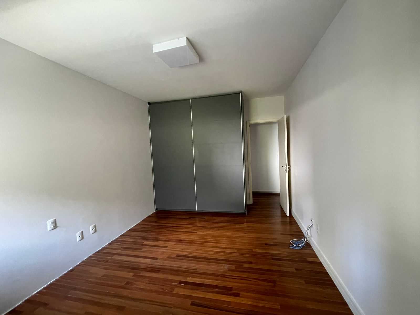 Apartamento à venda com 4 quartos, 225m² - Foto 18