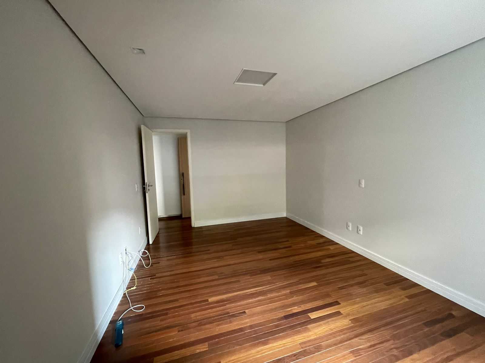 Apartamento à venda com 4 quartos, 225m² - Foto 14