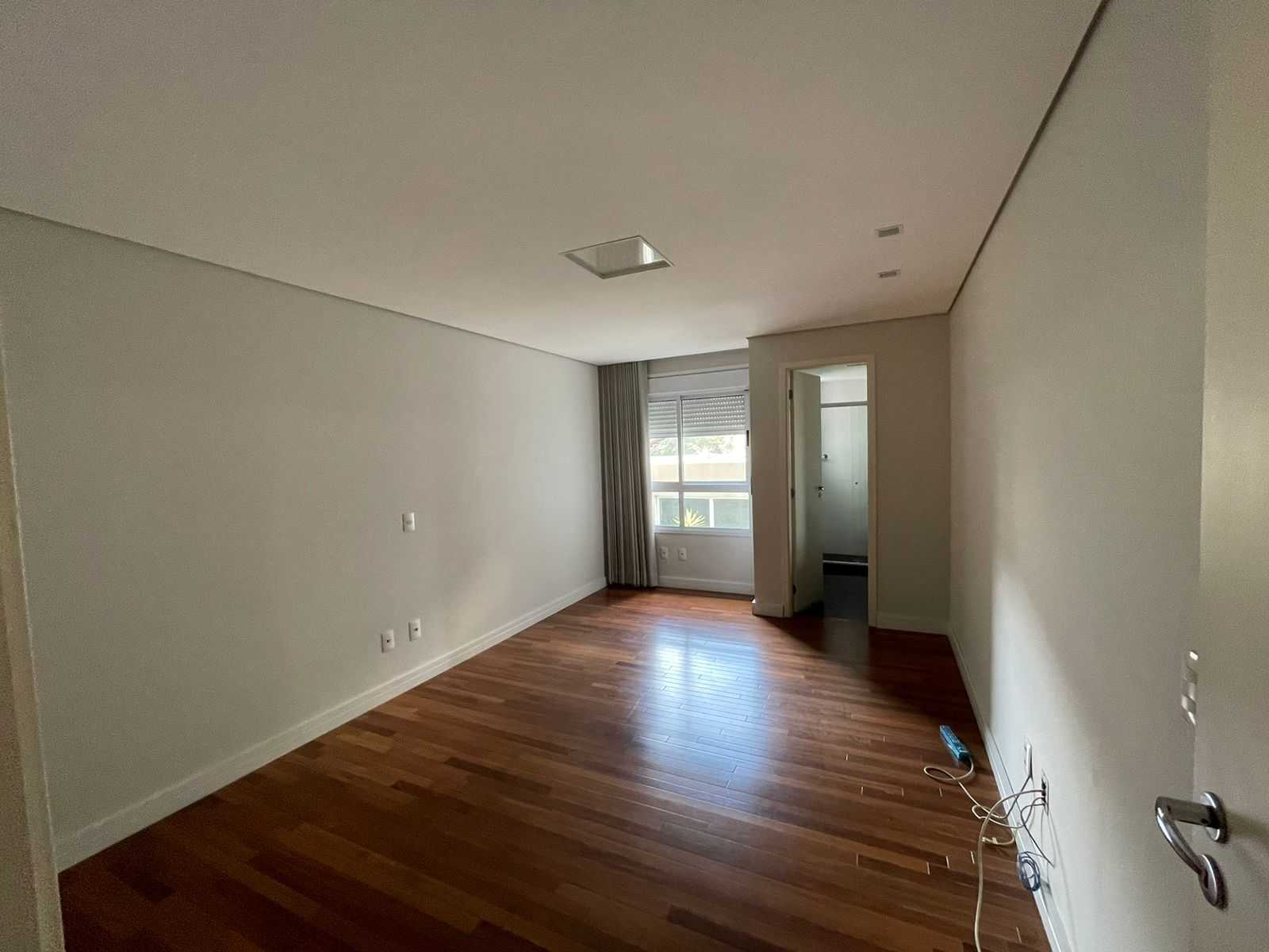 Apartamento à venda com 4 quartos, 225m² - Foto 13