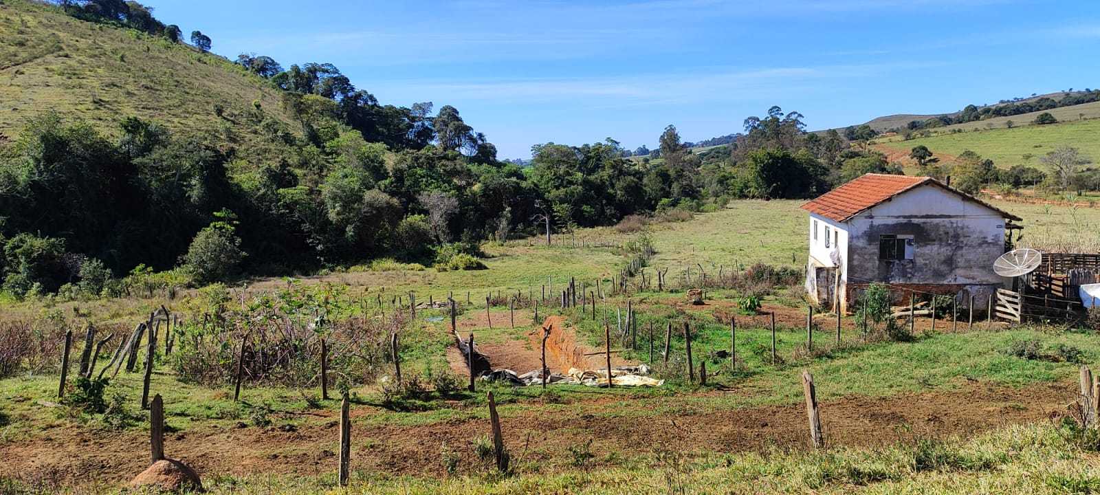 Chácara à venda com 2 quartos, 556600m² - Foto 8