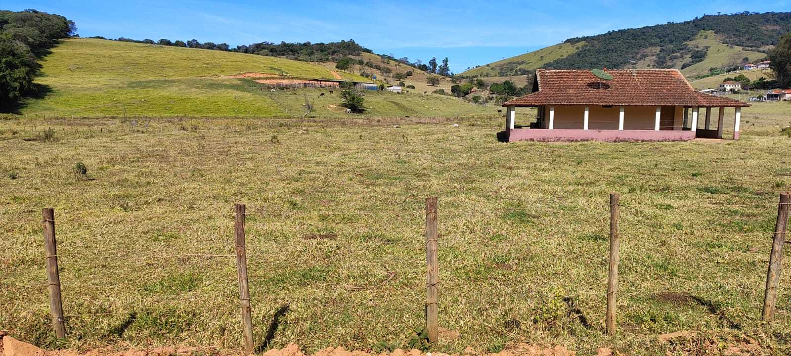 Chácara à venda com 2 quartos, 556600m² - Foto 10